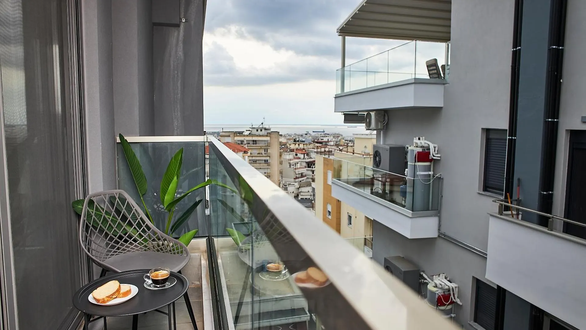 Superstudio Pop Art Apartment With Free Parking Space By Binobi! Thessaloníki
