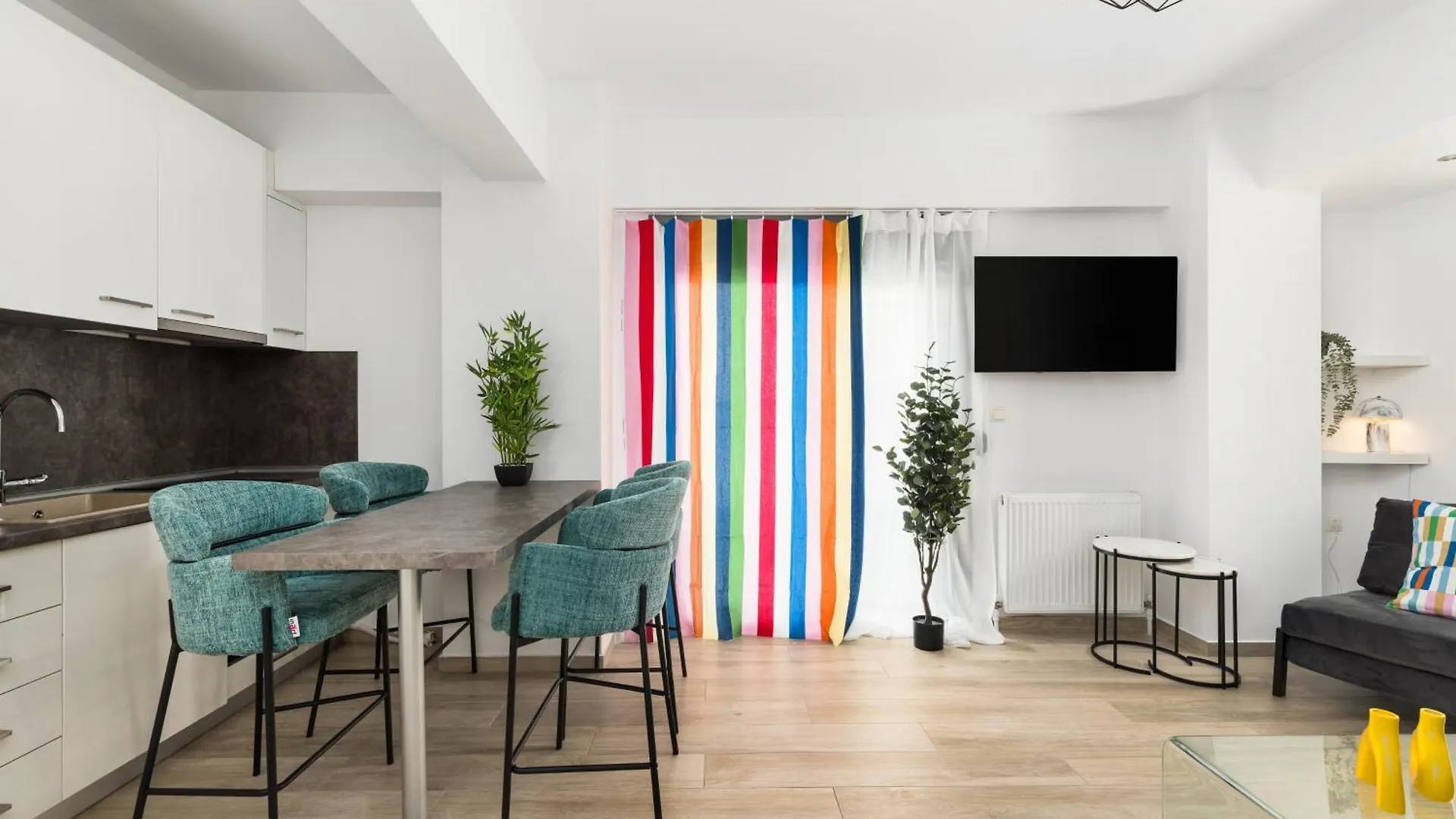 Superstudio Pop Art Apartment With Free Parking Space By Binobi! Thessaloníki